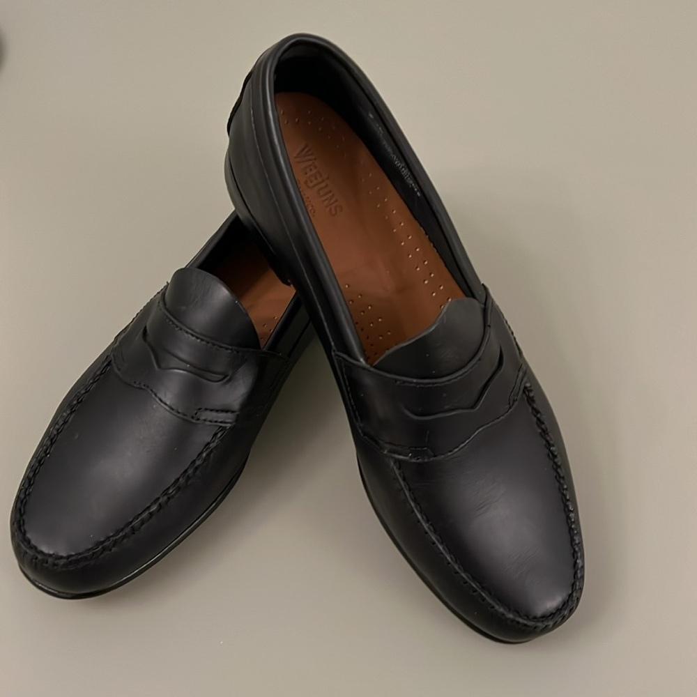 Weejuns Larson Penny Black Loafers. Black Leather Shoes.Never worn